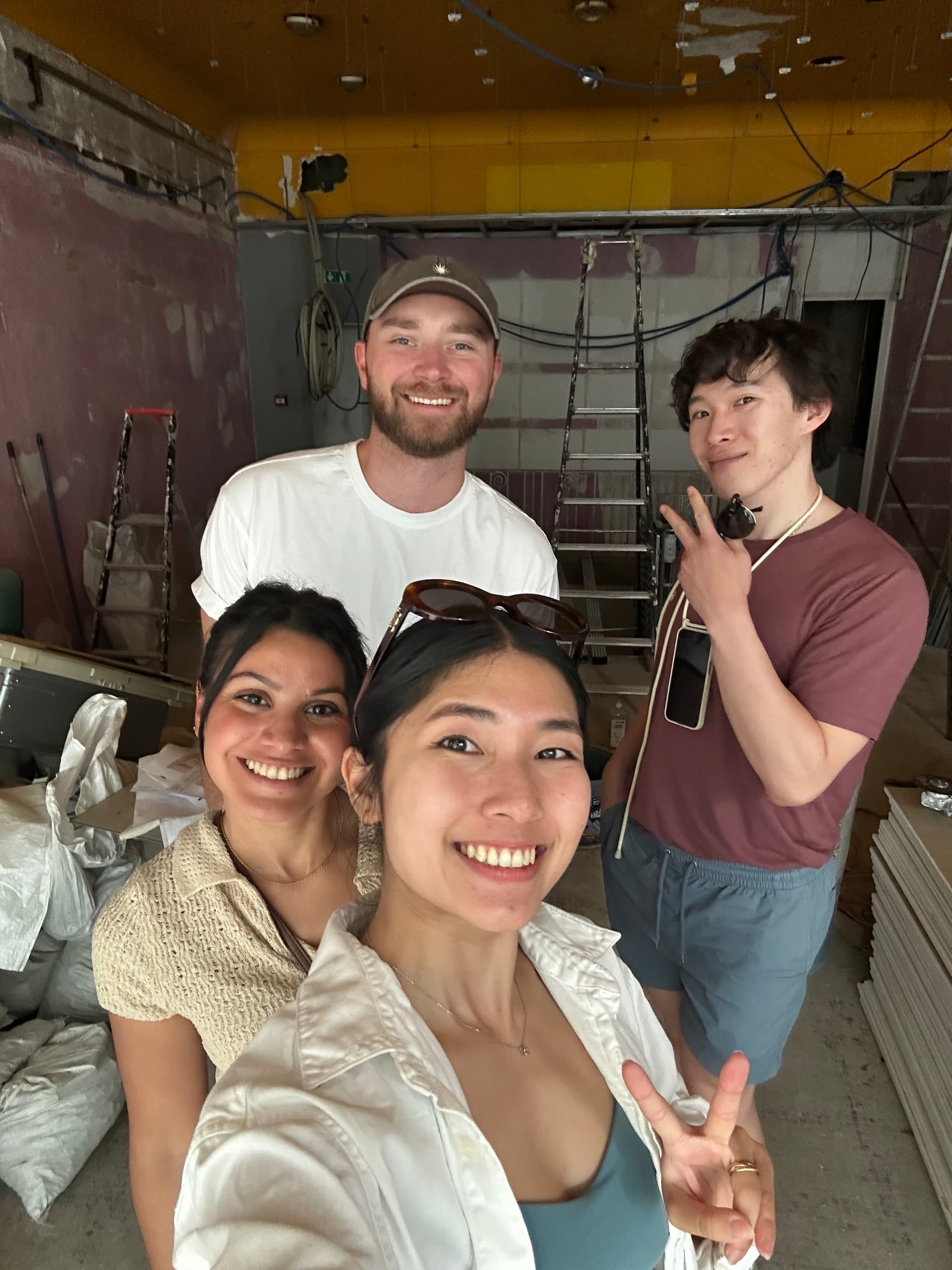 Selfie de groupe sur le chantier du studio Active Pilates, Paris 9e